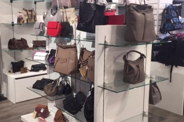 Bild 3 von Koffer & Tasche mit Curvy Woman